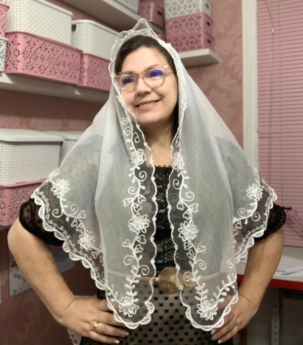 Bordado em Cornelly com linha de seda no ponto corrente #49
