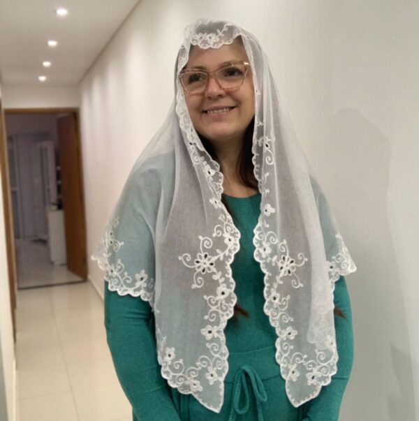 Bordado em Cornelly na linha de seda no ponto corrente e flores vazadas #39